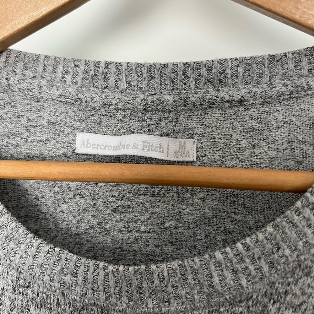 Abercrombie & Fitch: Gray Lounge Top: Size M - Picture 3 of 6
